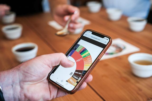 Billede af kaffesmagshjul på iPhone-skærm